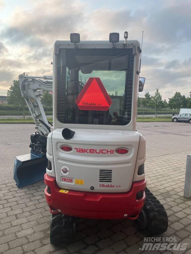 Takeuchi TB 225 소형 굴삭기 7톤 미만