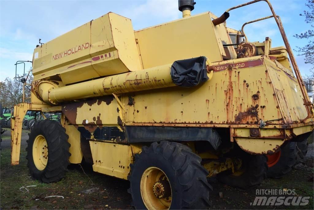 New Holland TF 44 콤바인 수확기