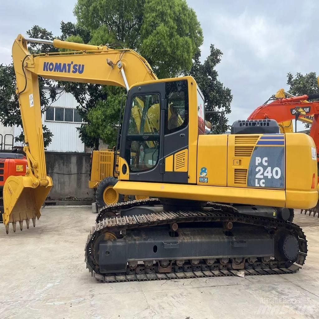 Komatsu PC 240 LC 대형 굴삭기 29톤 이상