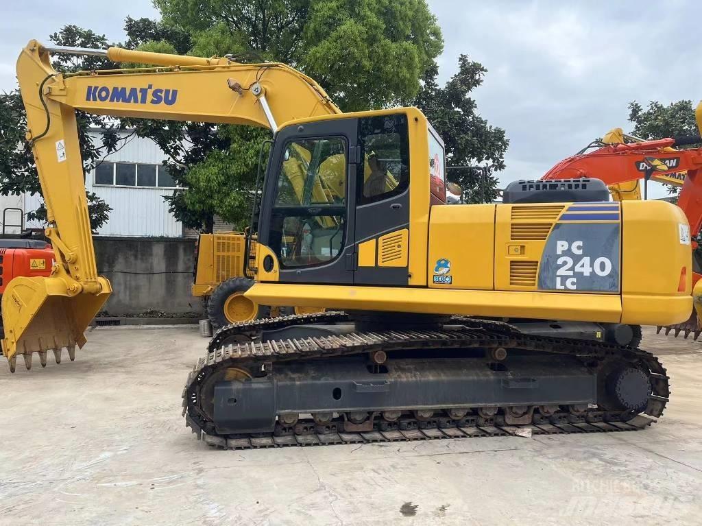 Komatsu PC 240 LC 대형 굴삭기 29톤 이상
