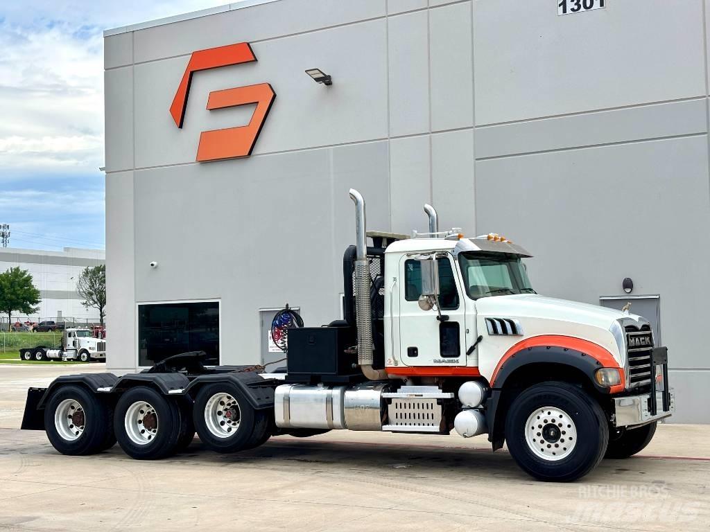 Mack GU 713 회수 차량