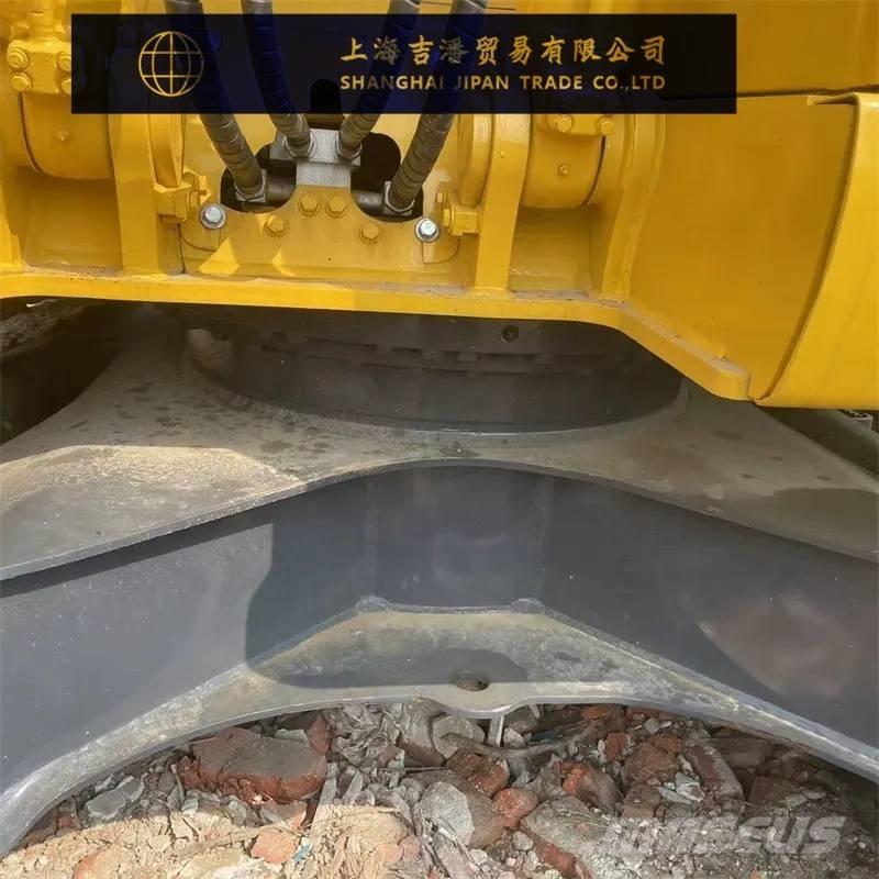 Komatsu PC 138 US 중형굴삭기 7톤-28톤