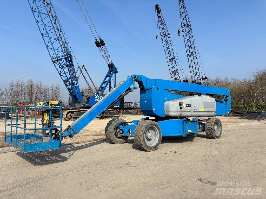 Genie Z 135/70 관절형 전동이동 리프트