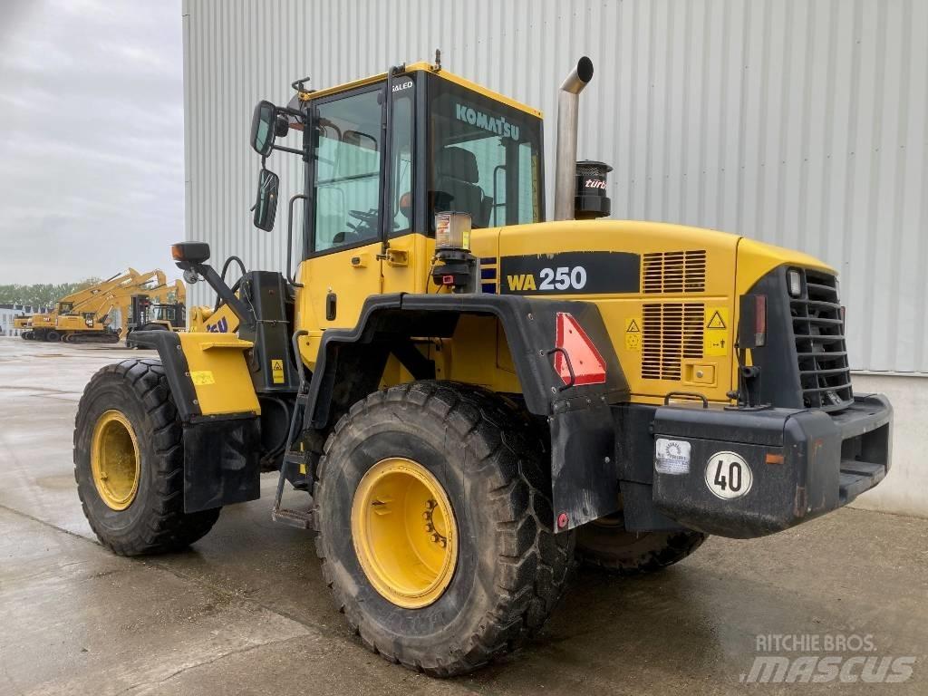 Komatsu WA 250  휠로우더