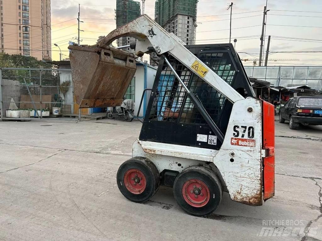 Bobcat S 70  스키드로더