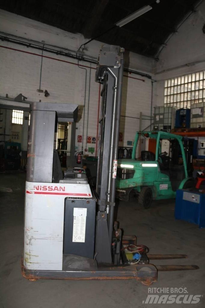 Nissan UNS 160 리치 트럭