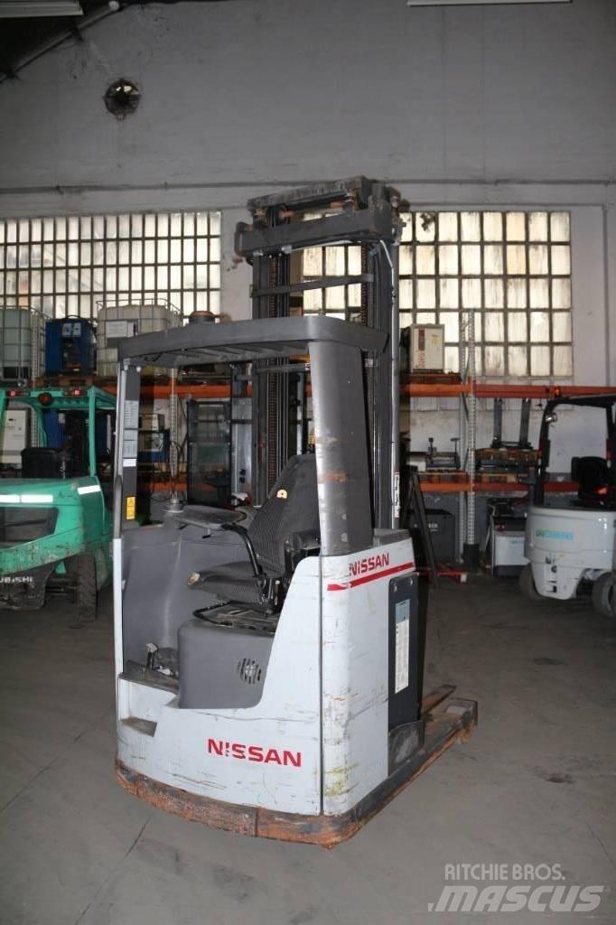 Nissan UNS 160 리치 트럭