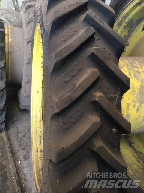 John Deere 6820 타이어, 휠 및 림