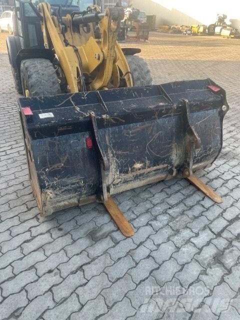 CAT 906  휠로우더