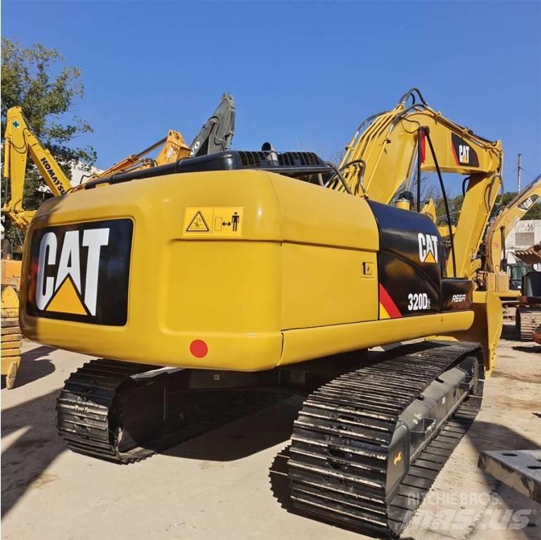 CAT 320 D 2 대형 굴삭기 29톤 이상