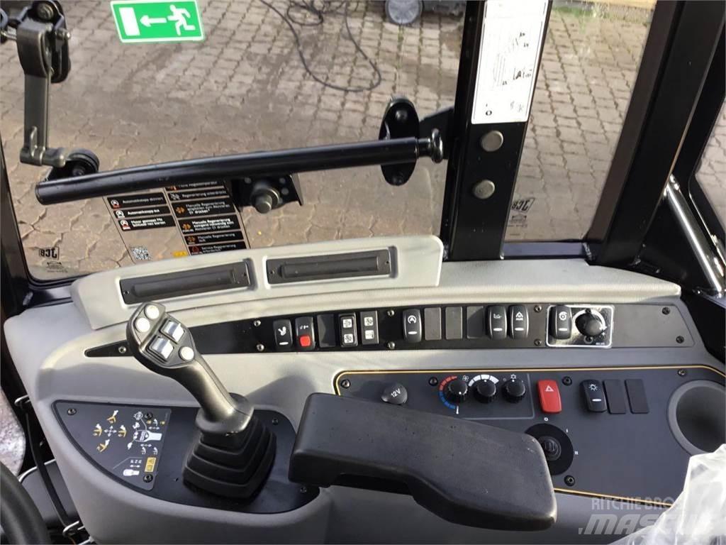 JCB TM 220 Agri 견인식 전동이동 리프트