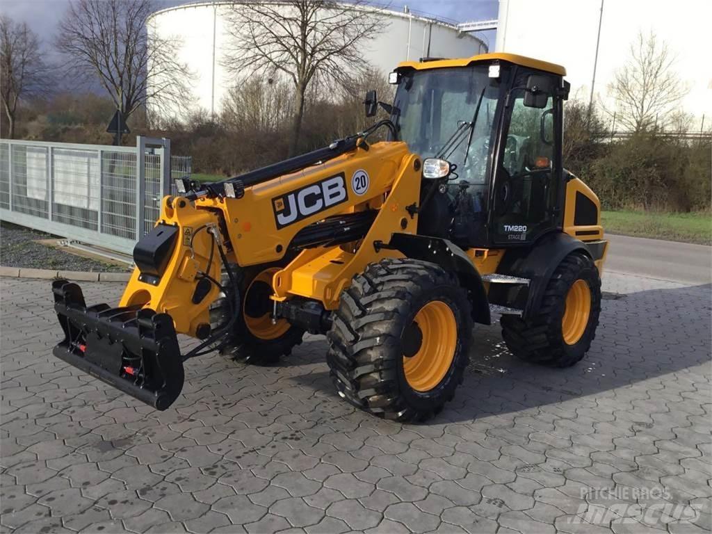 JCB TM 220 Agri 견인식 전동이동 리프트