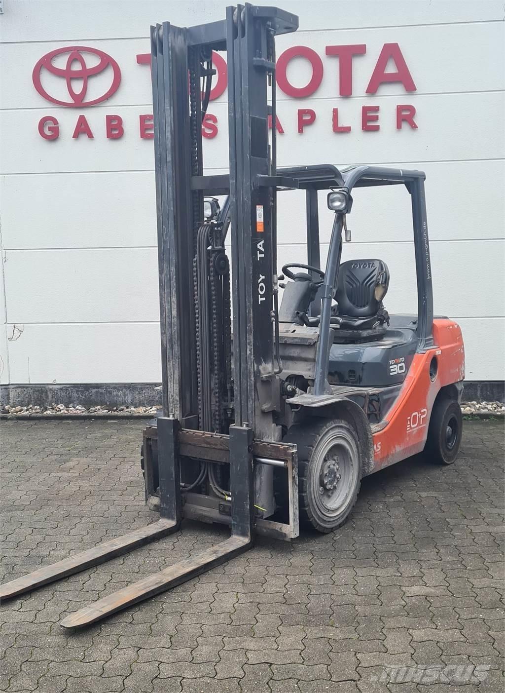 Toyota 02-8FDF30 디젤 지게차