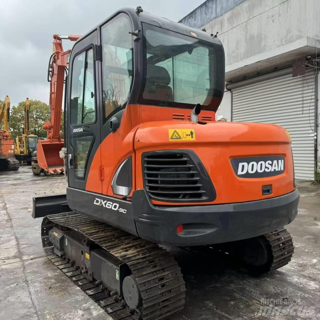 Doosan DX 60-9 C 소형 굴삭기 7톤 미만