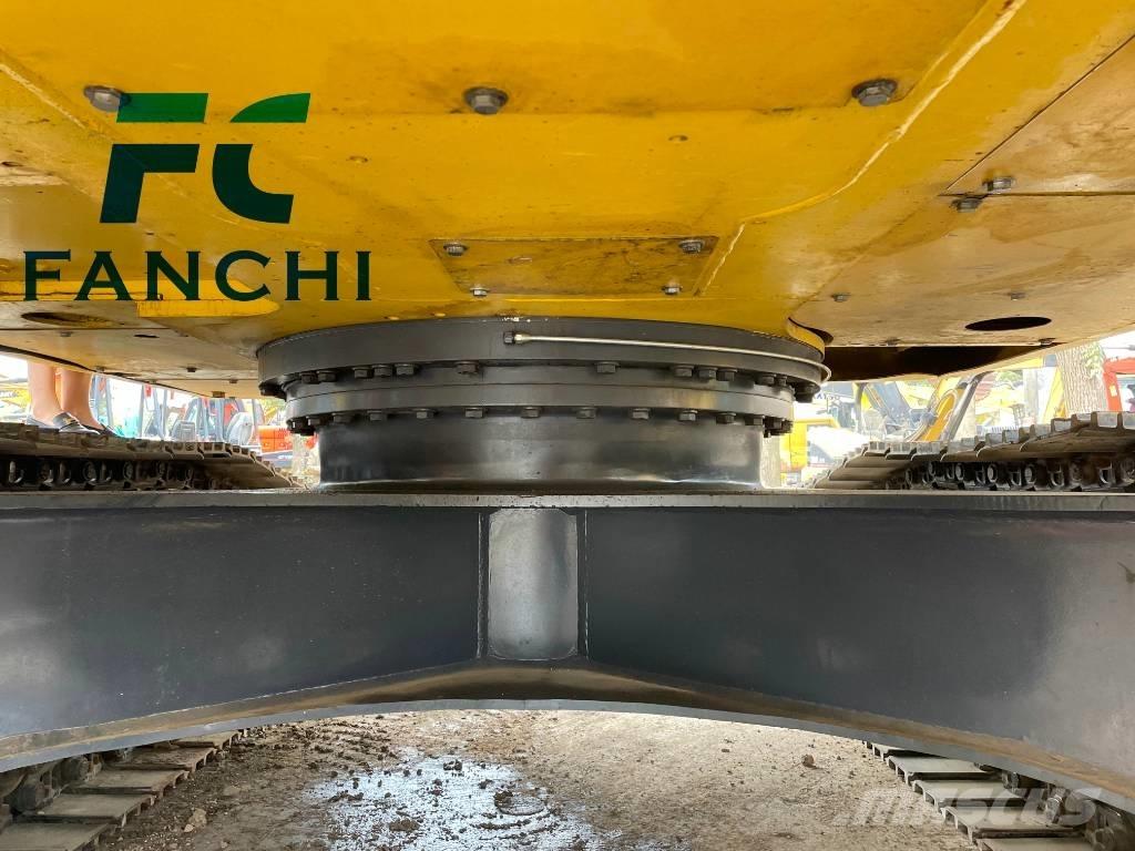 Komatsu PC 240 대형 굴삭기 29톤 이상
