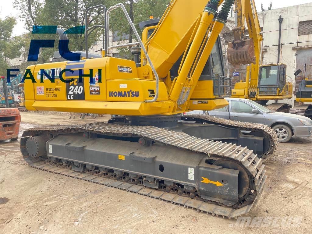 Komatsu PC 240 대형 굴삭기 29톤 이상