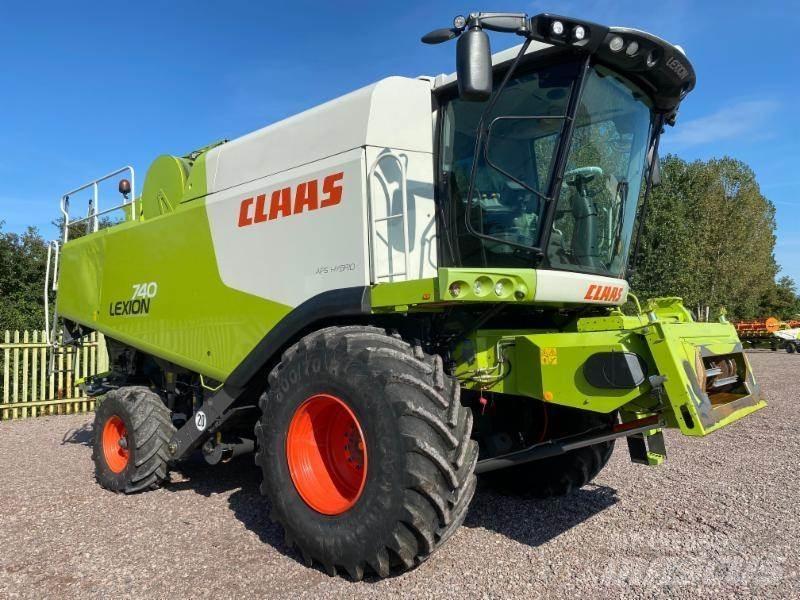 CLAAS LEXION 740 콤바인 수확기