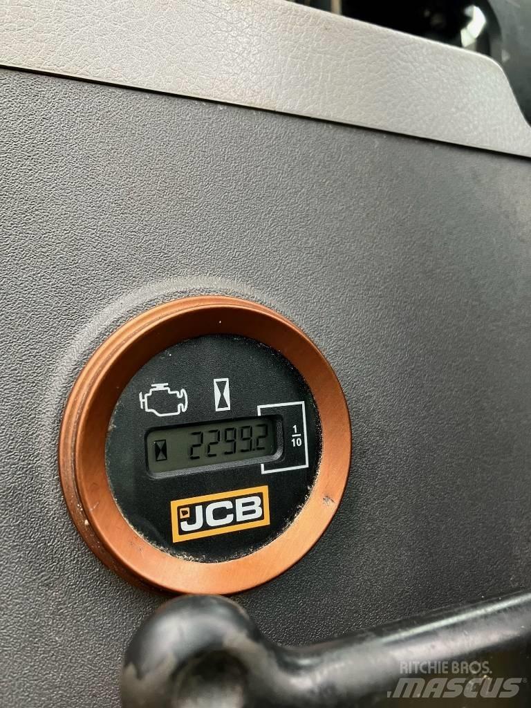 JCB 220X LC 대형 굴삭기 29톤 이상