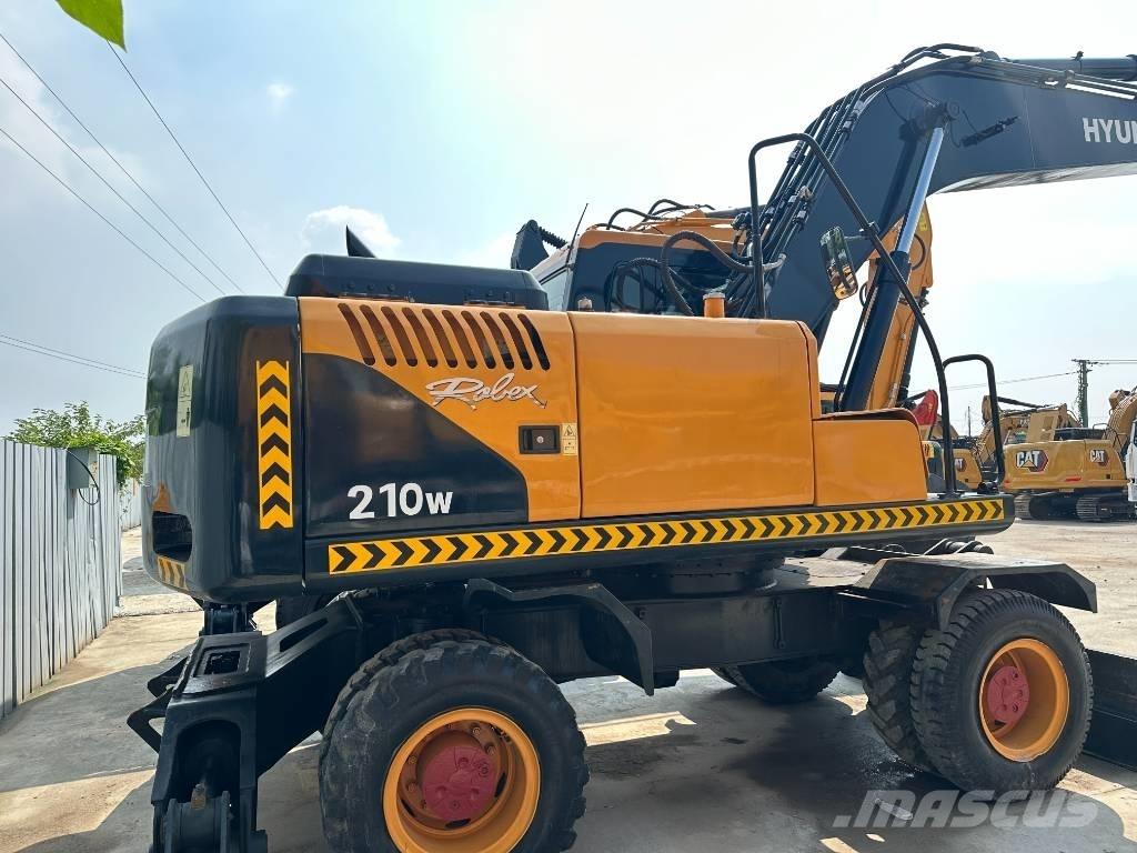 Hyundai 210W-9  휠 굴삭기