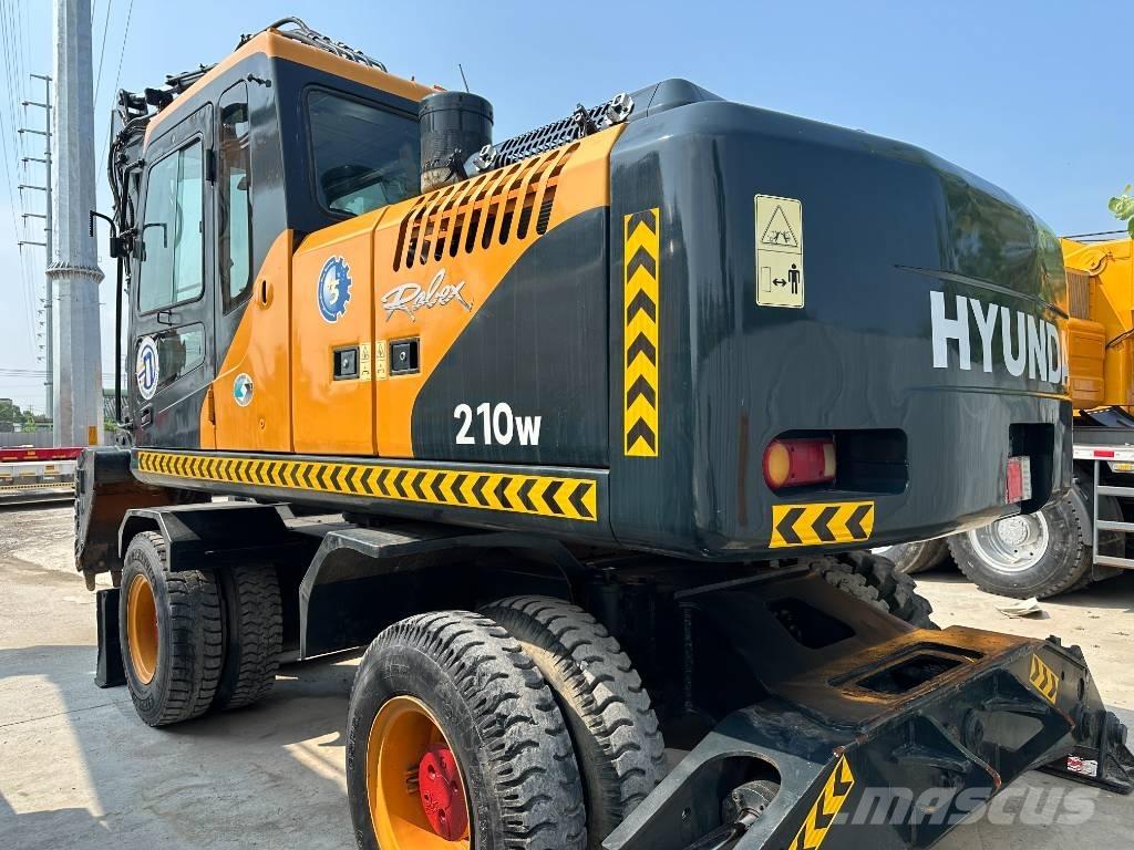 Hyundai 210W-9  휠 굴삭기