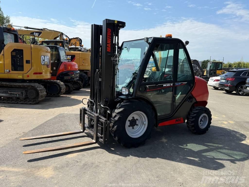 Manitou MC 25 험지용 트럭