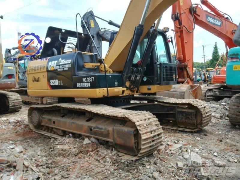 CAT 323 D L 대형 굴삭기 29톤 이상
