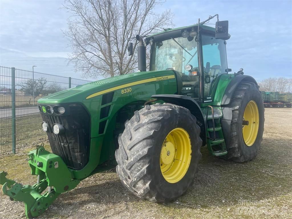 John Deere 8330 트랙터