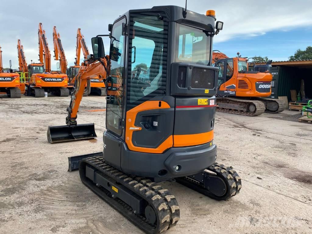 Develon DX 27 Z-7 소형 굴삭기 7톤 미만