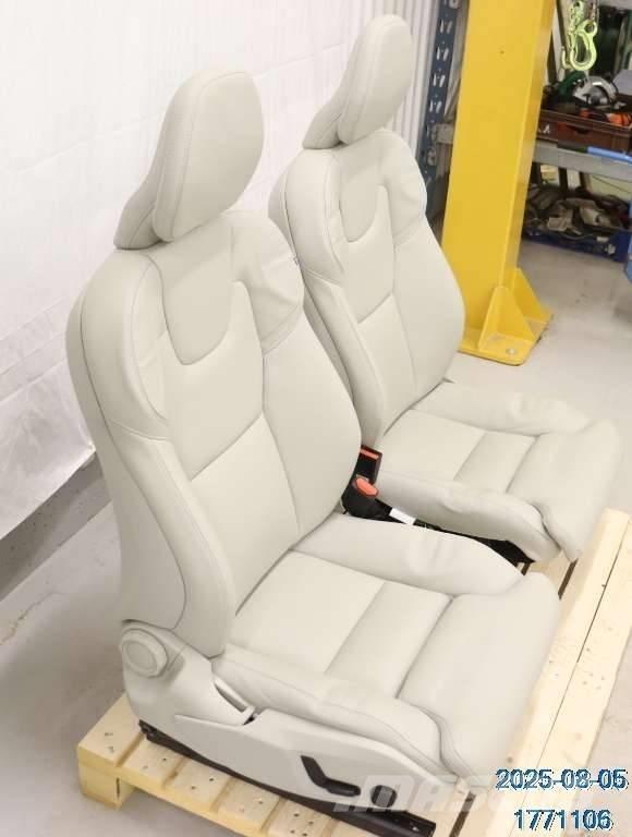 Volvo XC 60 캐빈 및 인테리어