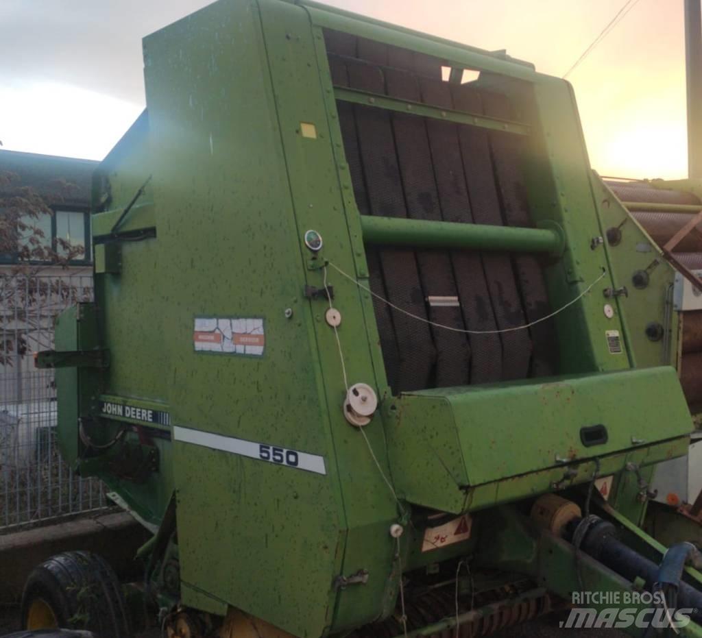 John Deere 550 원형 곤포기