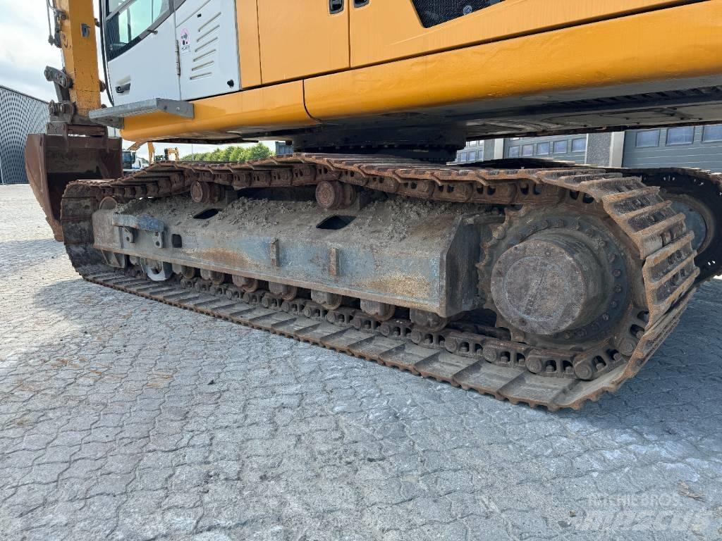 Liebherr R946 LC 대형 굴삭기 29톤 이상