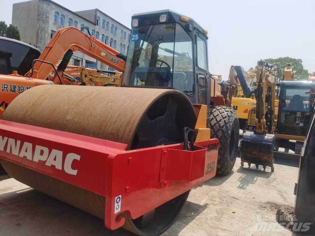 Dynapac ca25d 싱글 드럼 롤러