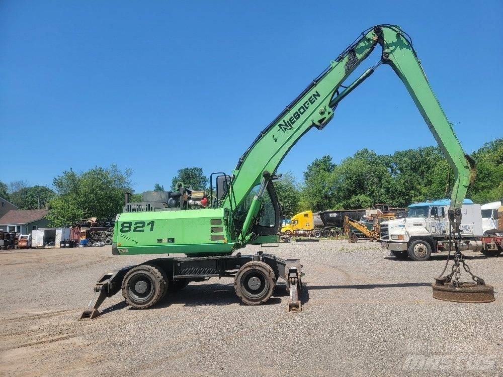 Sennebogen 821 폐기물/산업 처리기