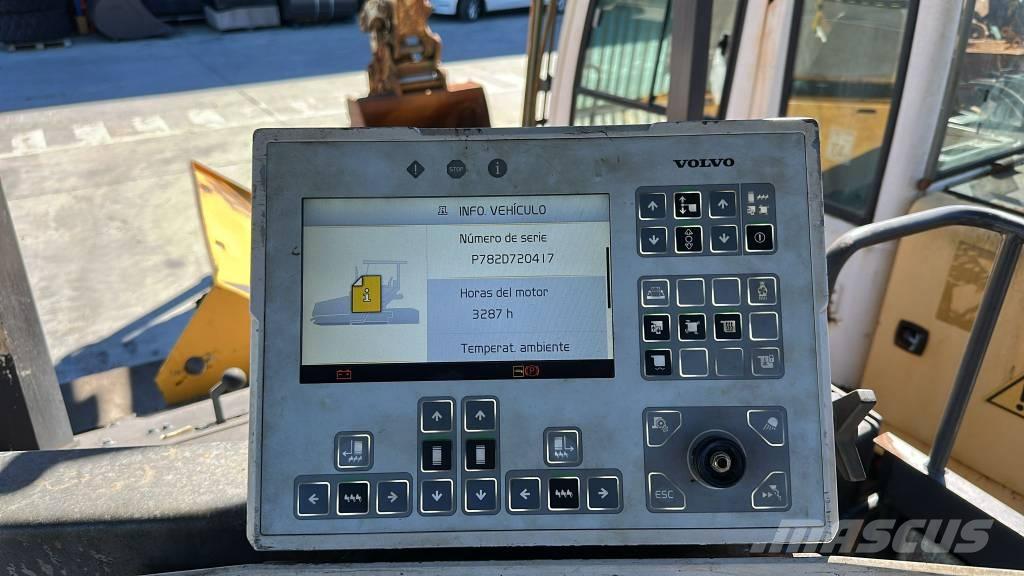 Volvo P 7820 D ABG 아스팔트 포장장비