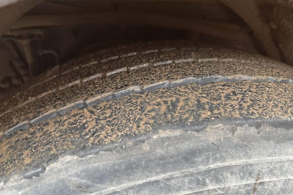 Scania P 310 도로 청소차