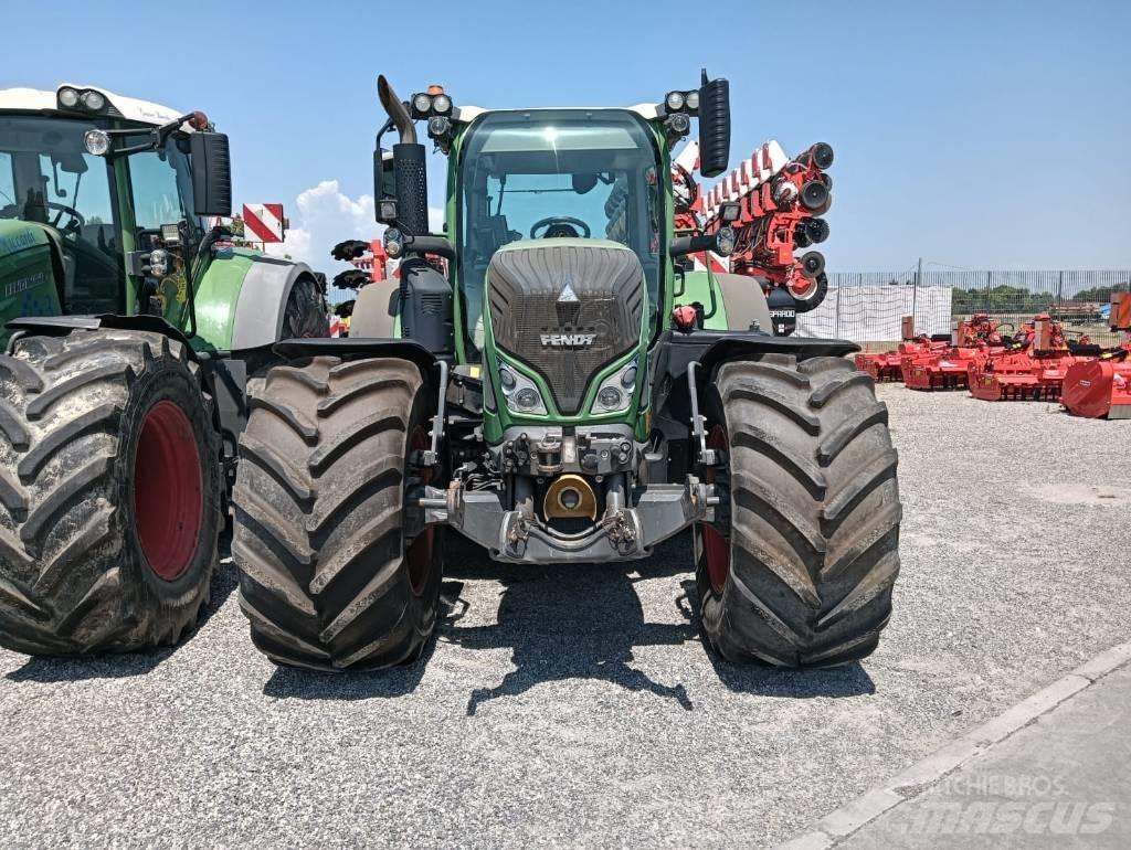 Fendt 718 Vario 트랙터
