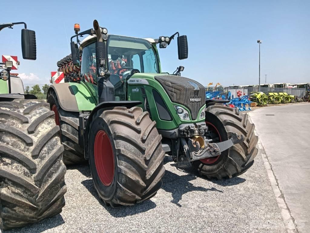 Fendt 718 Vario 트랙터