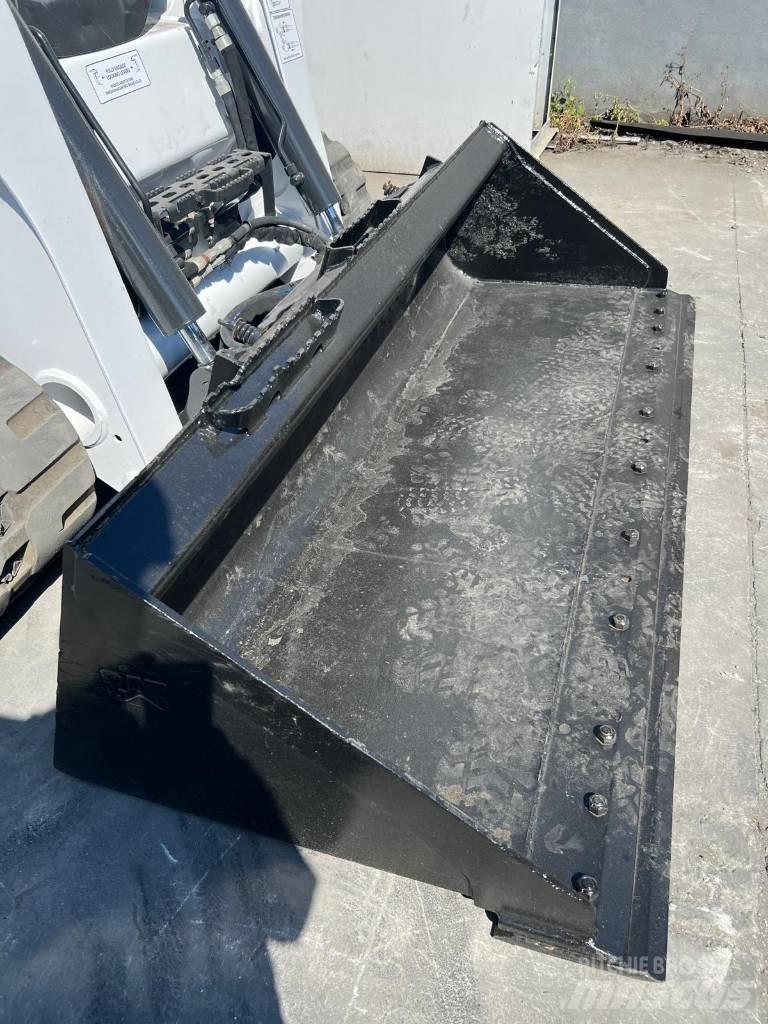 Bobcat T 740  스키드로더