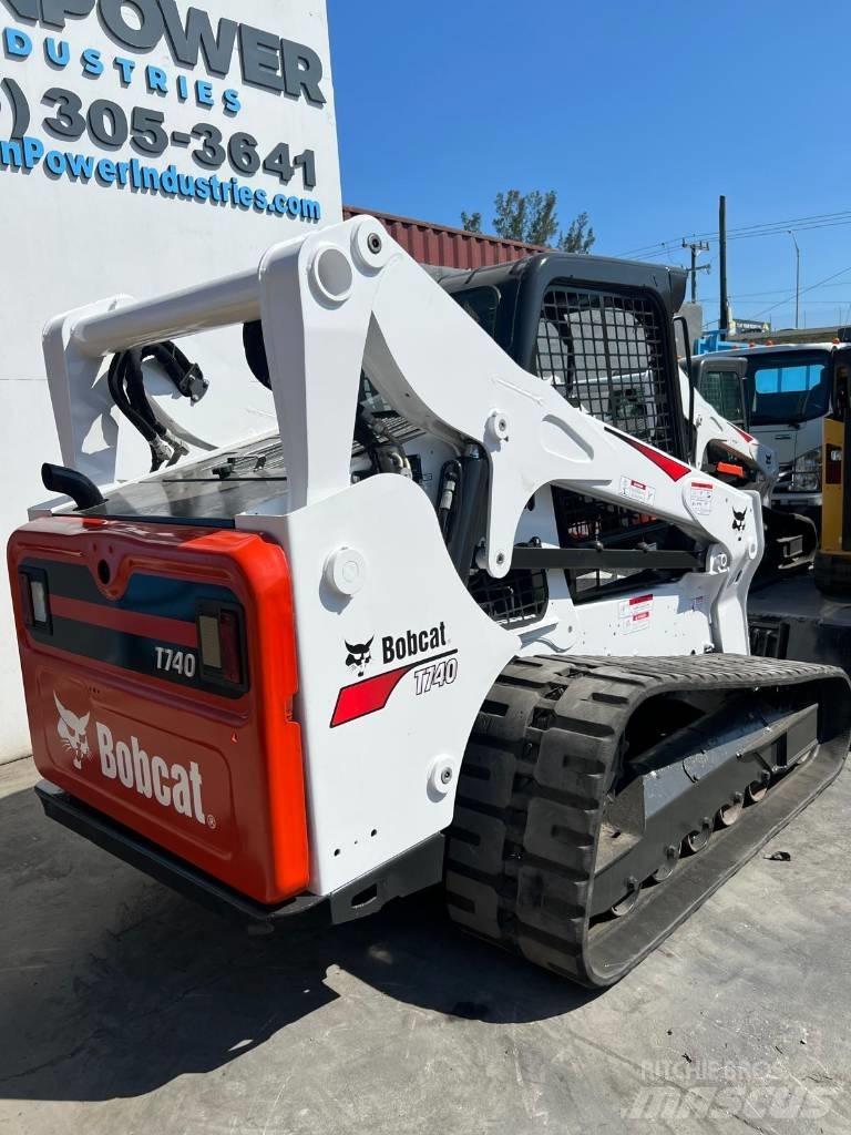 Bobcat T 740  스키드로더