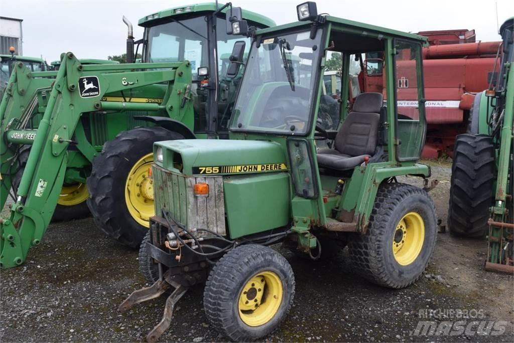 John Deere 755 트랙터