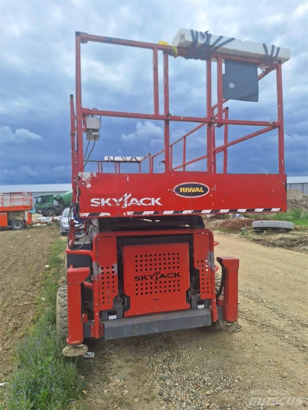 SkyJack 8841RT 가위형 리프트