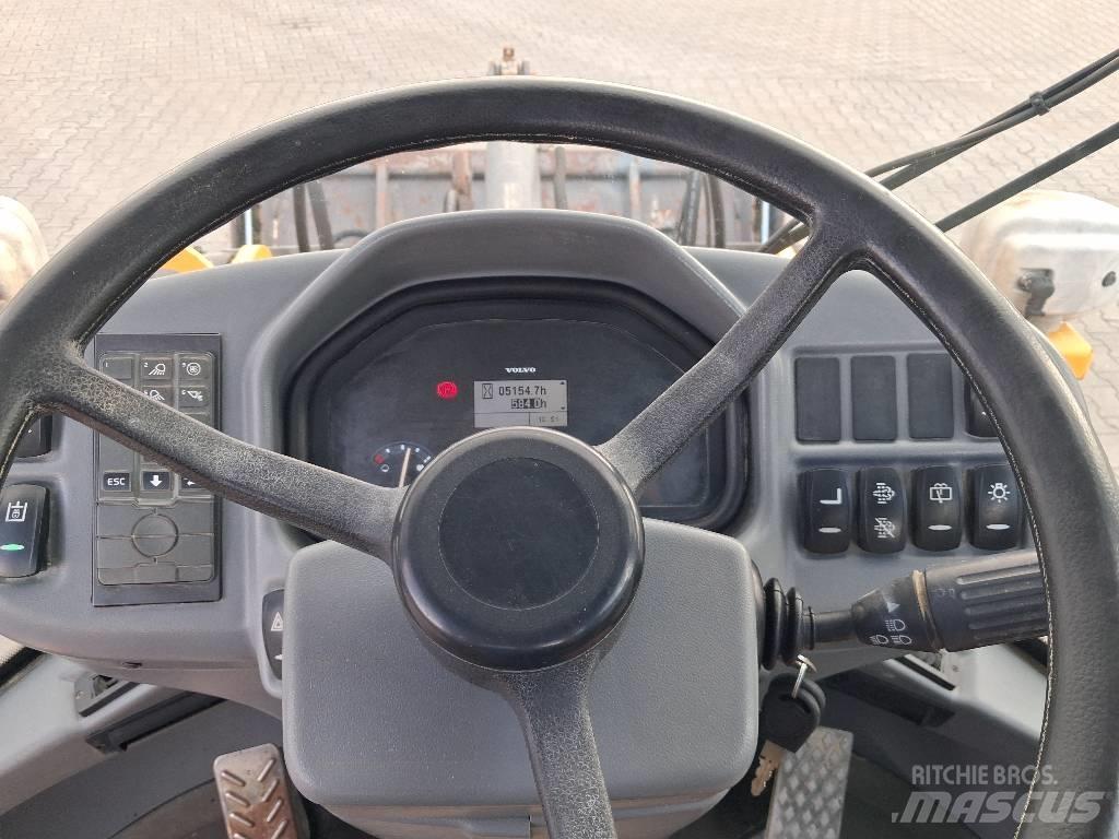 Volvo L 30 G  휠로우더