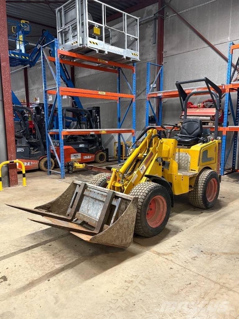 Knikmops KM 130  휠로우더