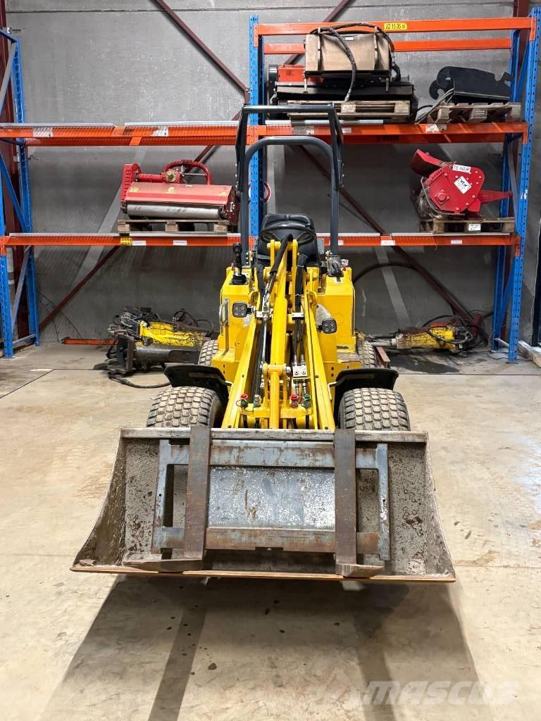 Knikmops KM 130  휠로우더