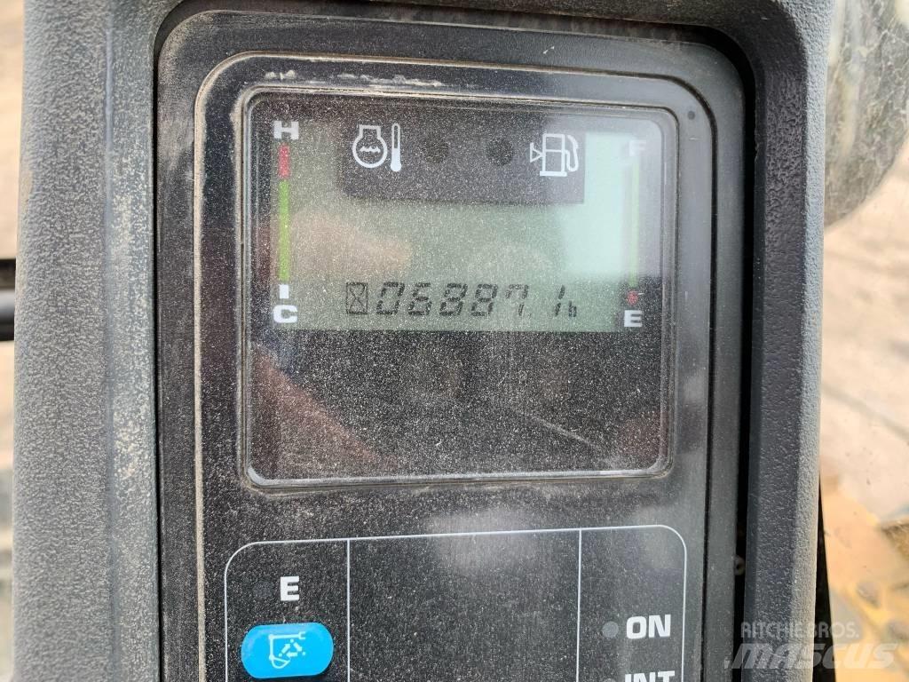 Komatsu PC 88 MR-6 중형굴삭기 7톤-28톤