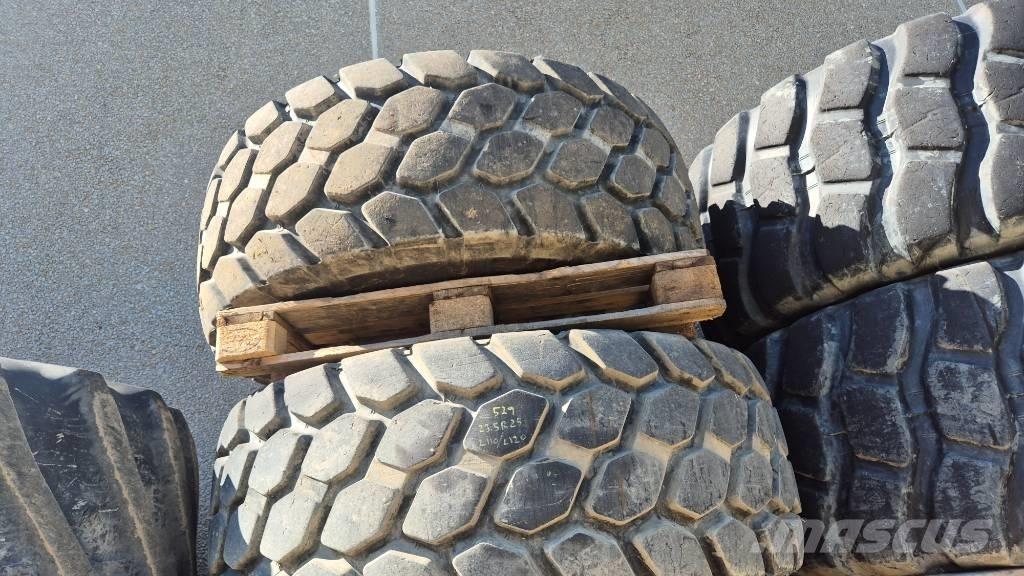 Bridgestone 23.5R25 타이어, 휠 및 림