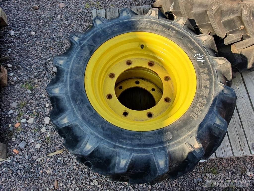 BKT 250/80-16 x2 타이어, 휠 및 림