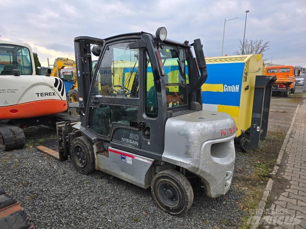 Nissan 30 YG1D2A30Q 디젤 지게차