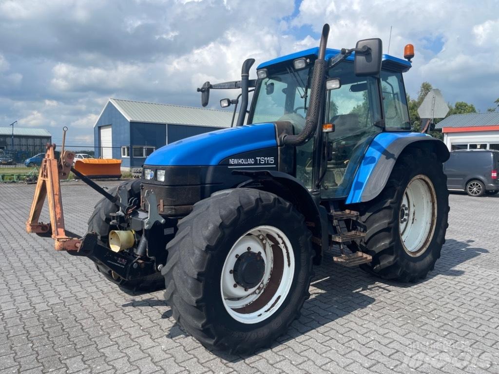 New Holland TS 115 트랙터
