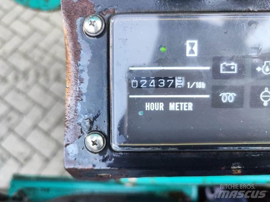 Maeda MC 305 트랙 크레인